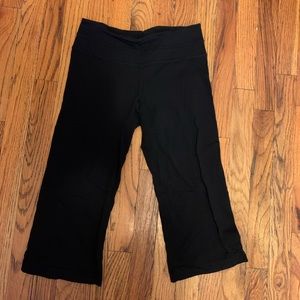 Black size 4 Lululemon Capri